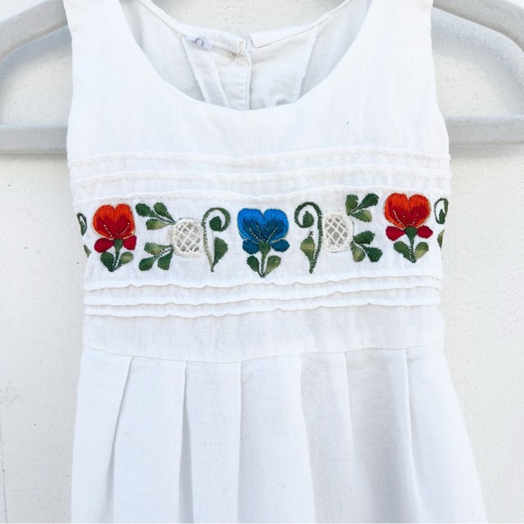 VINTAGE Cotton Linen Little Girl’s White Dress with Embroidered Flowers - Picture 3 of 4